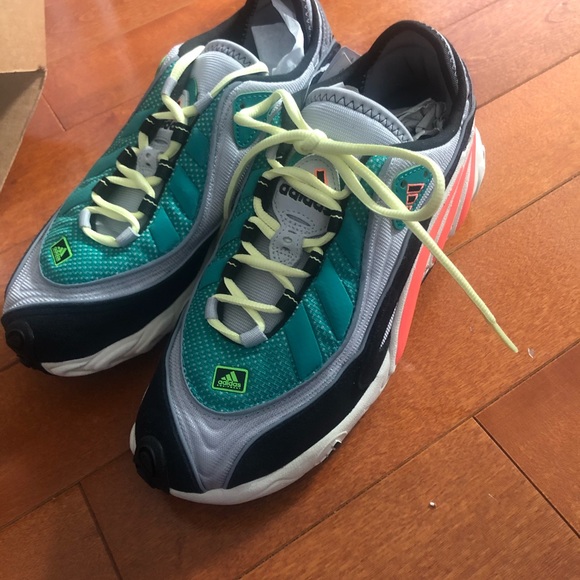 Adidas Solutions Sneakers ✨ - Picture 4 of 5